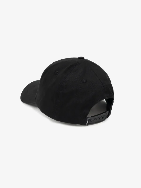 Man wearing a Manto Represent Snapback Cap