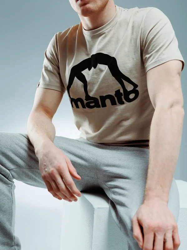 Man wearing Manto Vibe 25 T-Shirt
