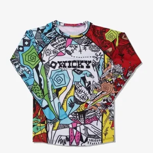 Manto Wicky Longsleeve Rash Guard in a sports setting