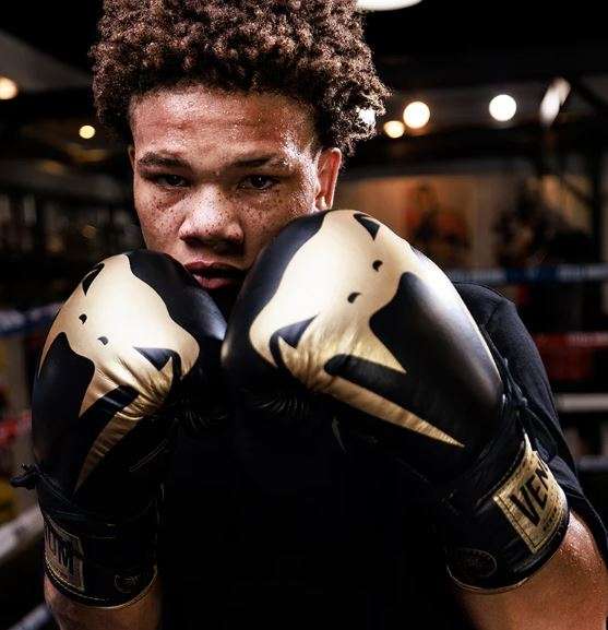 venum boxing gloves close up venum boxing gloves close up image ready to strike