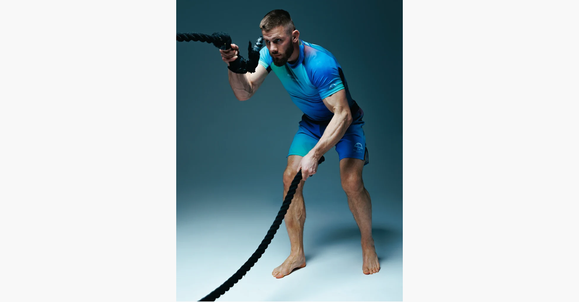 Athlete training in Manto Shorts and Rash Guard