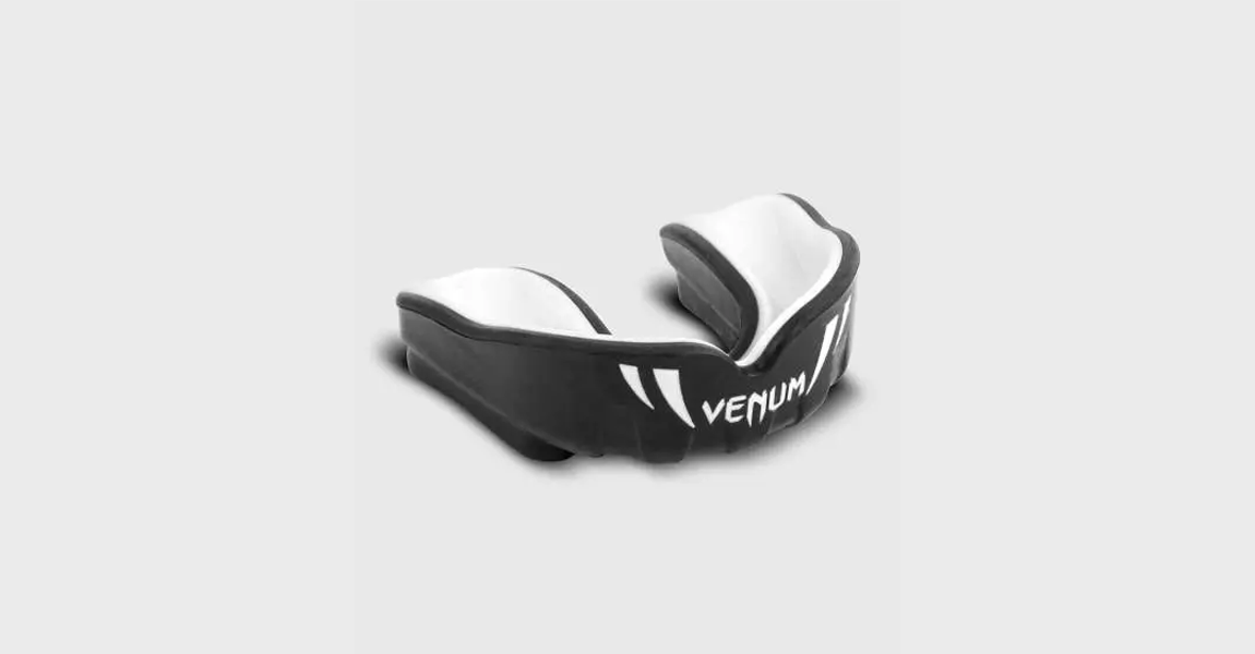 Venum kids Challenger mouth guard for MMA, boxing and martial arts protection.