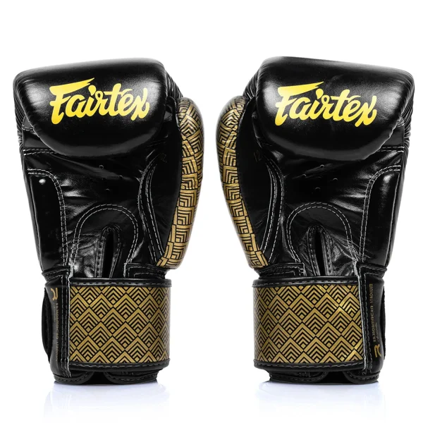 Fairtex Rajadamnern Premium Boxing Gloves in Black – view 4 Fairtex Rajadamnern Premium Boxing Gloves in Black/Gold – view 4